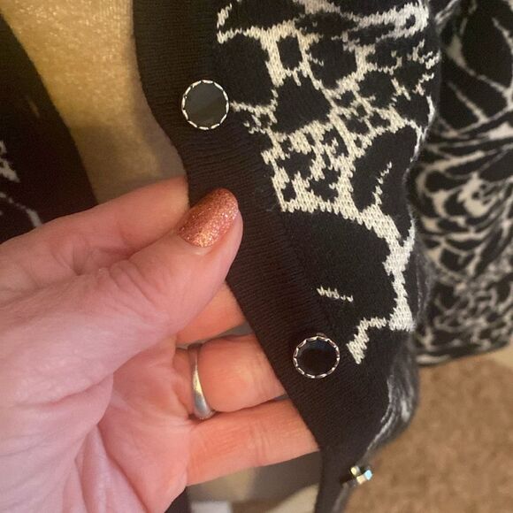 ❤️EUC Isaac Mizrahi Live Cardigan (size small)❤️ - Picture 4 of 8